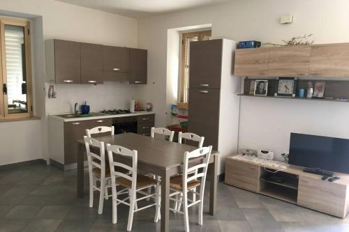 Casa a Montebello di Bertona con vista Gran Sasso gîte à louer Farindola