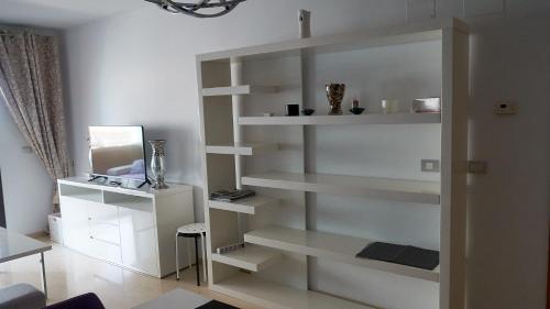 Roy Boston - Luxury Apartment - image 10