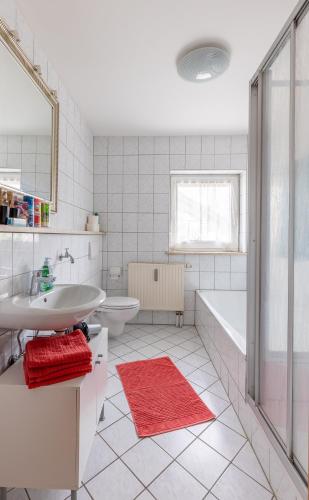 Bathroom, Ferienwohnung Altotting in Unterneukirchen