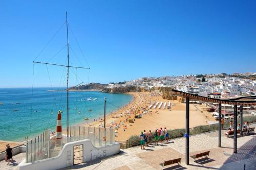 Casa da Bandeira -Perfect Location-Beach front- Rooftop Pool by DreamvillasAlbufeira 3