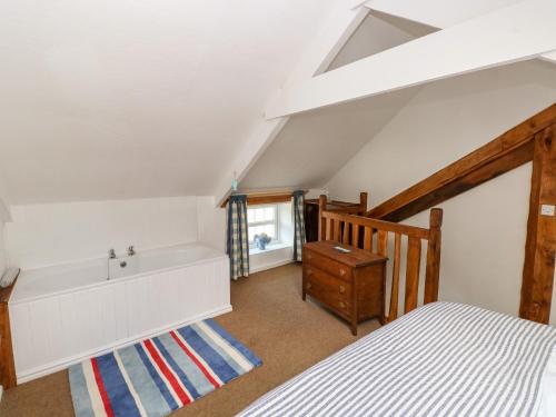 Garden Cottage - image 3