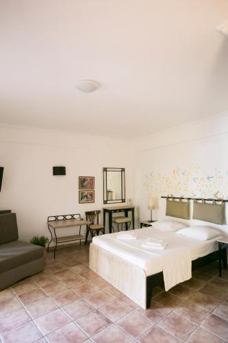 1 double bed, 1 twin bed, 1 sofa bed