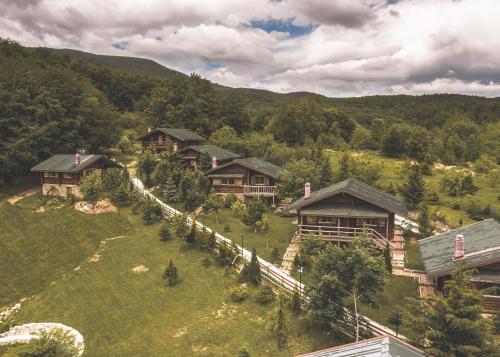 外部景觀, 斯芬達莫斯木村住宿 (Sfendamos Wooden Village) in 阿吉奧斯帕夫洛斯那奧薩