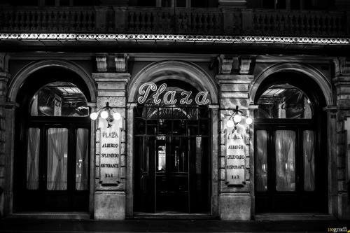 ทัศนียภาพภายนอกโรงแรม, แกรนด์ โฮเทล พลาซา (Grand Hotel Plaza) near เปียซซา ดิ สปัญญา