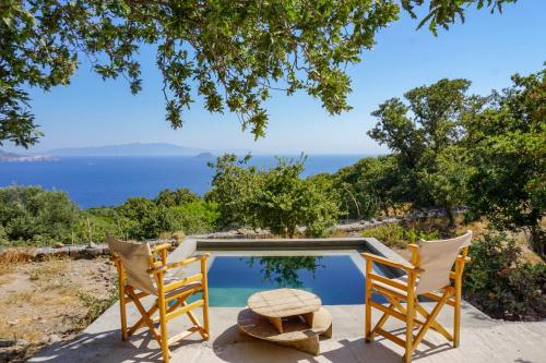 Peldbaseins, My Old Stone House in a 2 000 sqm private garden with Fab Glamping Tent in Mandraki (Nisiros)