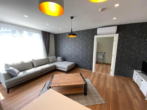 LONDON OTEL - main image