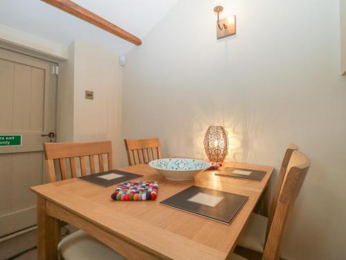 Compton Cottage - image 3