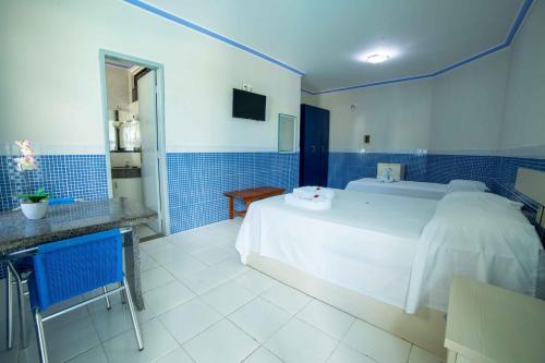 1 double bed, 1 twin bed