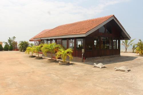 Upper Inchaban beachfront apartment