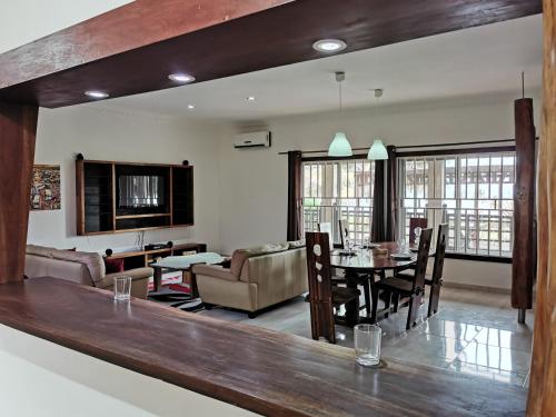 Upper Inchaban beachfront apartment in 塔科臘迪
