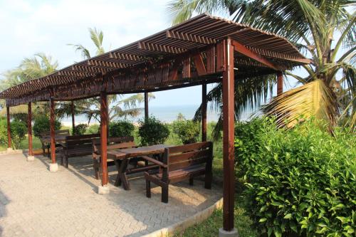 Upper Inchaban beachfront apartment in 塔科臘迪