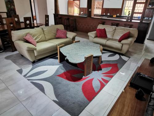 Upper Inchaban beachfront apartment in 塔科臘迪