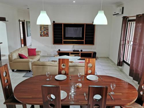 Upper Inchaban beachfront apartment in 塔科臘迪