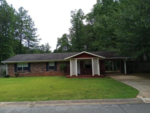 Modern Suburban Ranch - Accommodation - Powder Springs