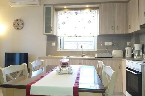 New, bright, cozy, autonomous apartment with private entrance and garden, 42 m2, 5min to the beach a