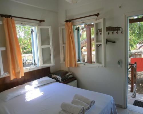 Santorini Camping/Rooms 5