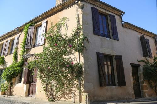 Maison atypique dans cité médiévale