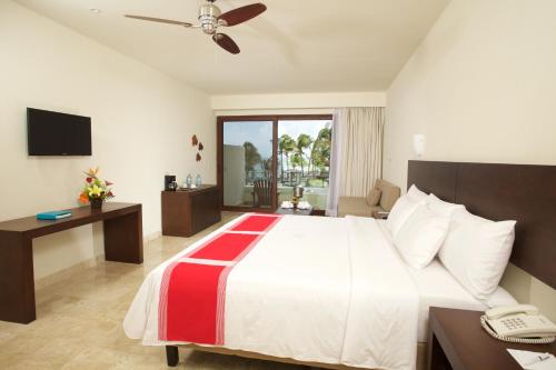 Akumal Bay - Beach & Wellness Resort