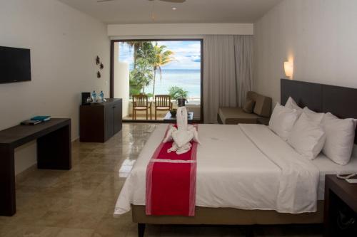 Akumal Bay - Beach & Wellness Resort