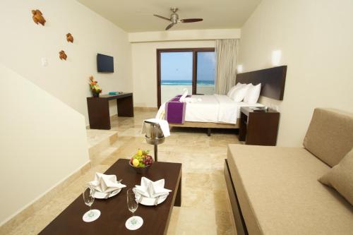 Akumal Bay - Beach & Wellness Resort