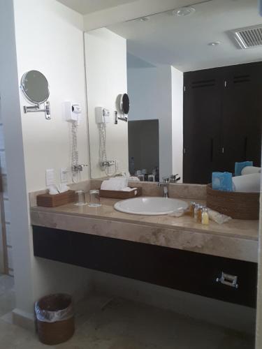 Akumal Bay - Beach & Wellness Resort