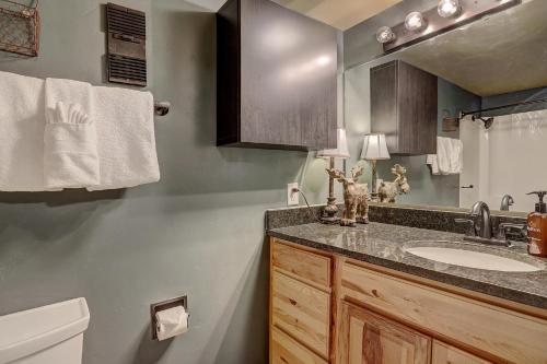 CM412 Hotel Room Condo - main image