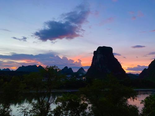 Yangshuo River Lodge Hotel