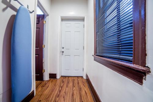 Private! Cool! Comfy! 1 Br APT.