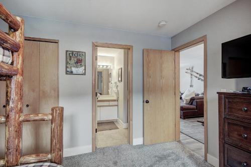 C212 Cinnamon Ridge Condo - image 2