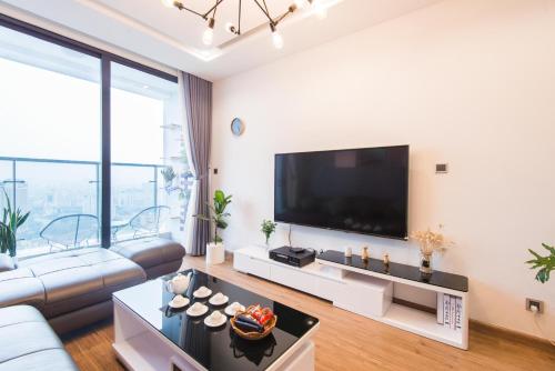 Three-Bedroom Apartment room in Premium Apartment Vinhomes Metropolis BaDinh