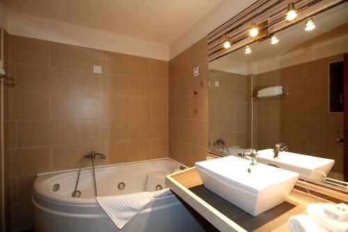 Hotel Athina Room Type - Junior Suite with Mountain View