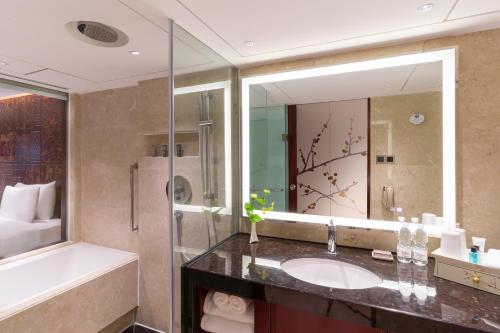 China Hotel Room Type - Premier King Room