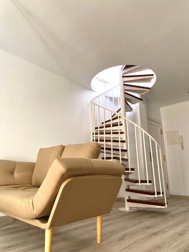 Spiral Stairs Duplex - Apartment - Figueres