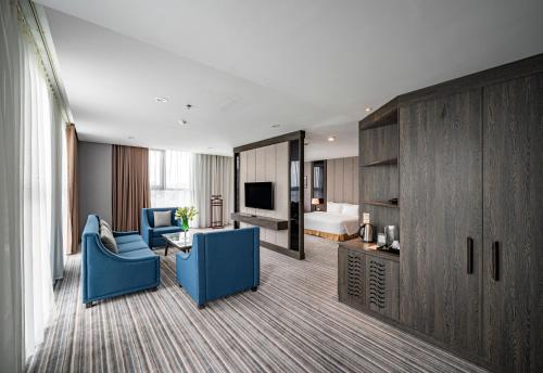 room detail thumbnail 1