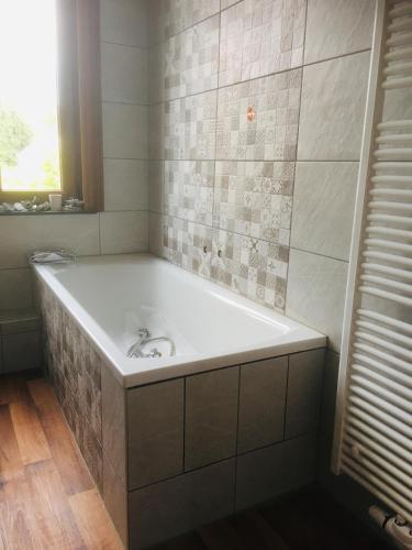 Fürdőszoba, Le nichoir d’hirondelles in Tintigny