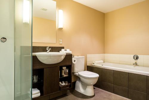 Bolton Hotel - image 4