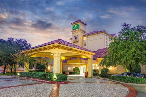 La Quinta by Wyndham Dallas North Central in Dallas, USA