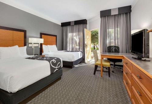 La Quinta by Wyndham Dallas - Addison Galleria