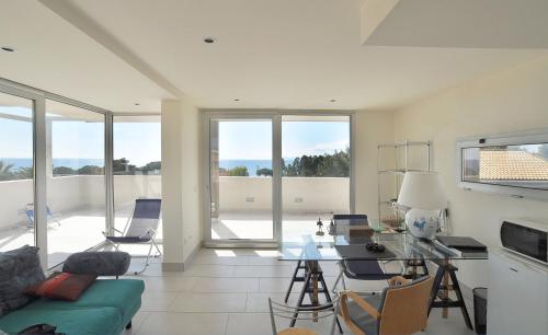 Art House Quartu - Margine Rosso