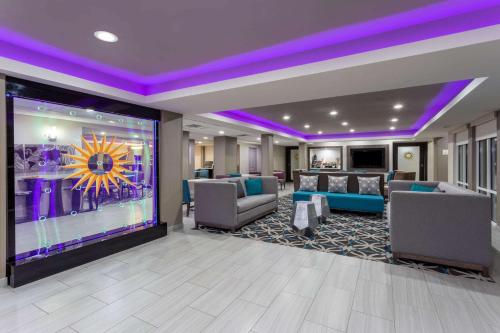 Lobby, La Quinta Inn & Suites by Wyndham Effingham in Effingham (IL)