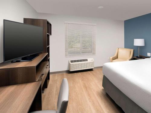 Queen Room - Accessible/Non-Smoking