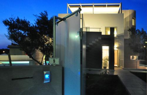

Art House Margine Rosso