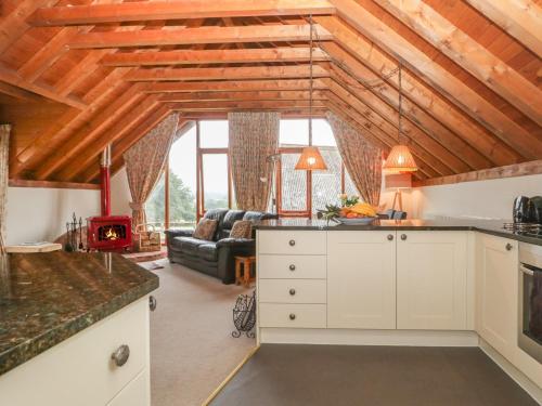 Flora's Barn - main image