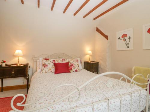 Flora's Barn - image 7