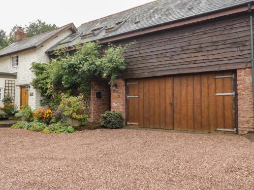Flora's Barn - image 9