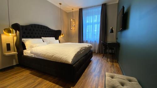 Queen Room image 6