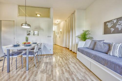 HOMESTWENTY3 - Home four 3