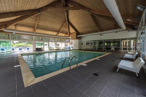 Swimming pool, Terres de France - Le Domaine Du Golf in Le Poitrineau
