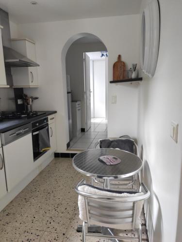 Kitchen, Gite de la roseraie in Quiberville