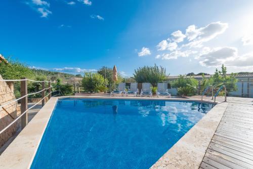 Villa Can Pau, pool and garden close to the beach, Port d'Alcúdia